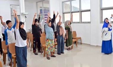 Perawat RSUD Arifin Achmad, Musda Delitah Menyuluhkan Tirah Baring