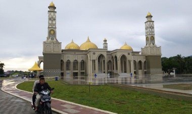 Wisata Religi ke Masjid Agung Baitul Ghafur  kebanggaan masyarakat Blangpidie