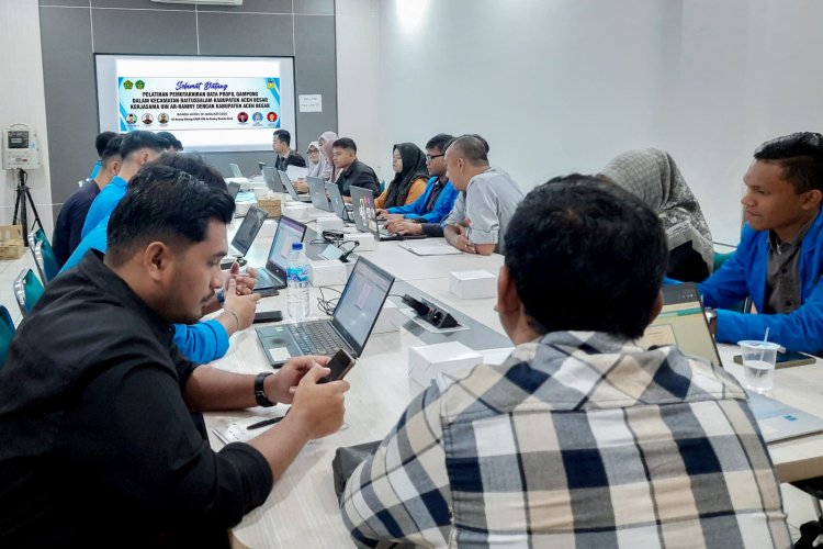 13 Operator Kec.Baitussalam dilatih Penggunaan Aplikasi Sistem Informasi Gampong