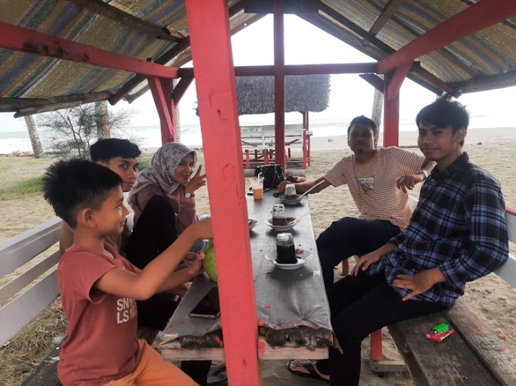 Pantai Suak Ribee, Destinasi Wisata Terkenal dengan Kuliner Uniknya