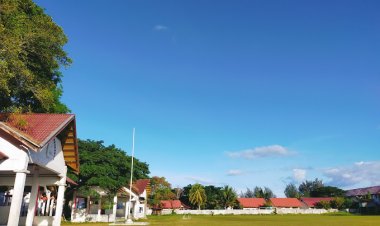 Persiapan PON XXI, Lapangan Teuku Umar Berserakan Sampah & Kotoran Hewan