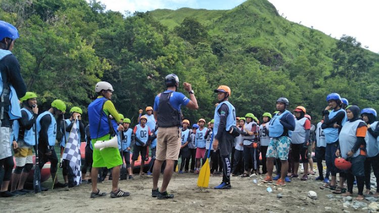 Wisata Panorama Alam Bukit Jalin dengan Sungainya yang Jernih