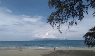 Pantai Ujong Batee dengan Kebersihannya yang Kurang