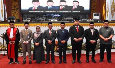 Rapat Paripurna Pelantikan Pimpinan DPRD Kota Pekanbaru, Muhammad Isa Lahamid Resmi Jabat Ketua