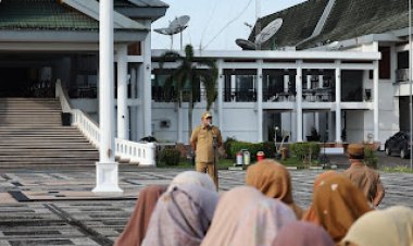 Husni Merza Ingatkan ASN Tetap Fokus Kerja Meski Kondisi Keuangan Belum Stabil