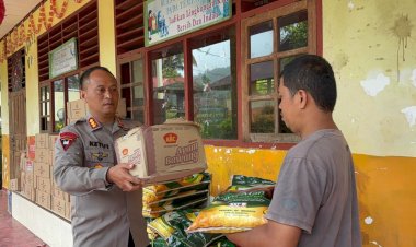 Di Tengah Bencana, Brimob Riau Bawa Harapan : Sembako dan Air Bersih untuk Warga Terdampak