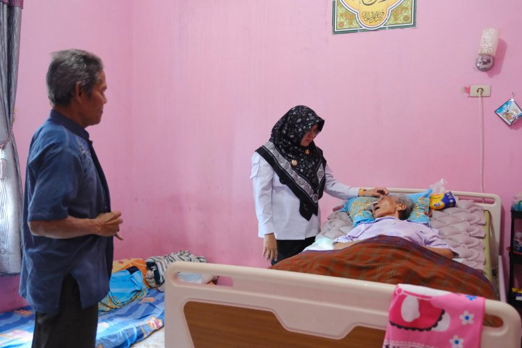 Jejak Bakti Seorang Guru, Kunjungan Haru Bupati Siak, Afni